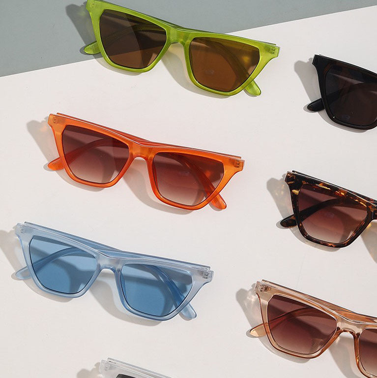 Women Cat-Eye Sunglasses with modern, translucent frame Bowlift