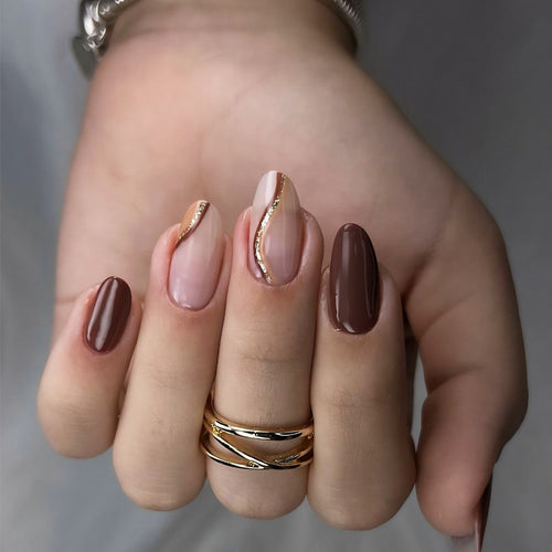 Artistic Press-On Nail Set with Elegant Gold Accent Bowlift