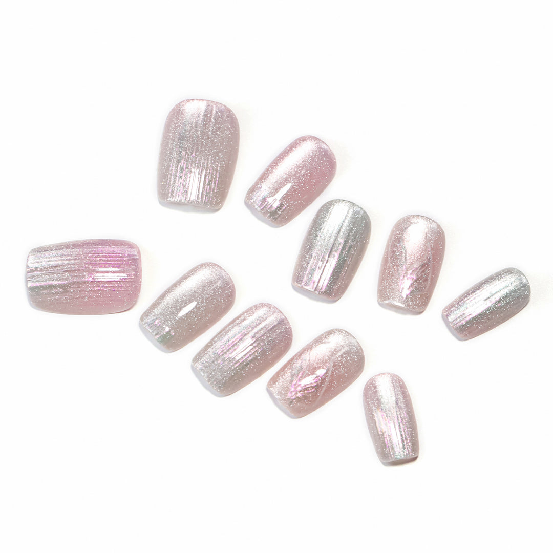 Artificial nail art in shimmering design Bowlift
