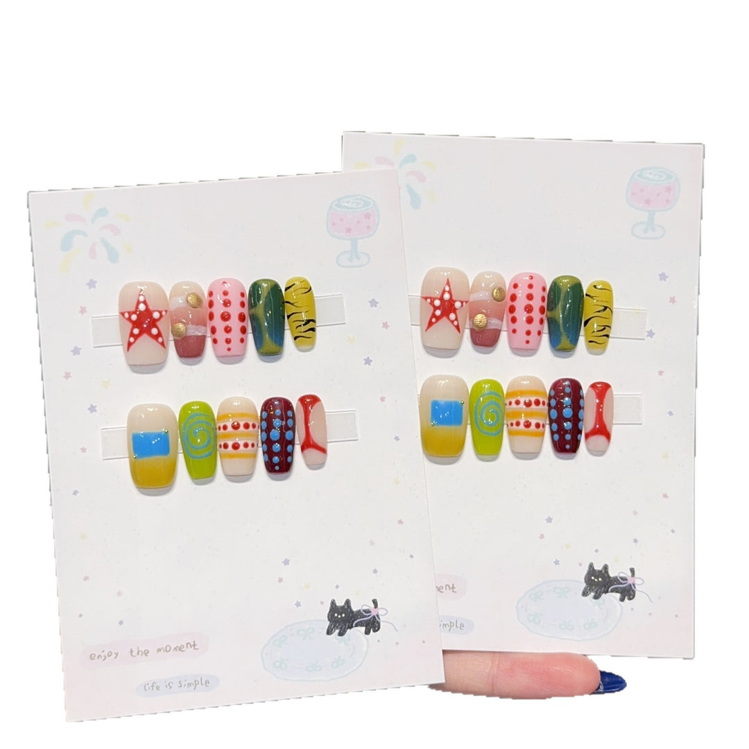 Artificial nails in creative design Bowlift