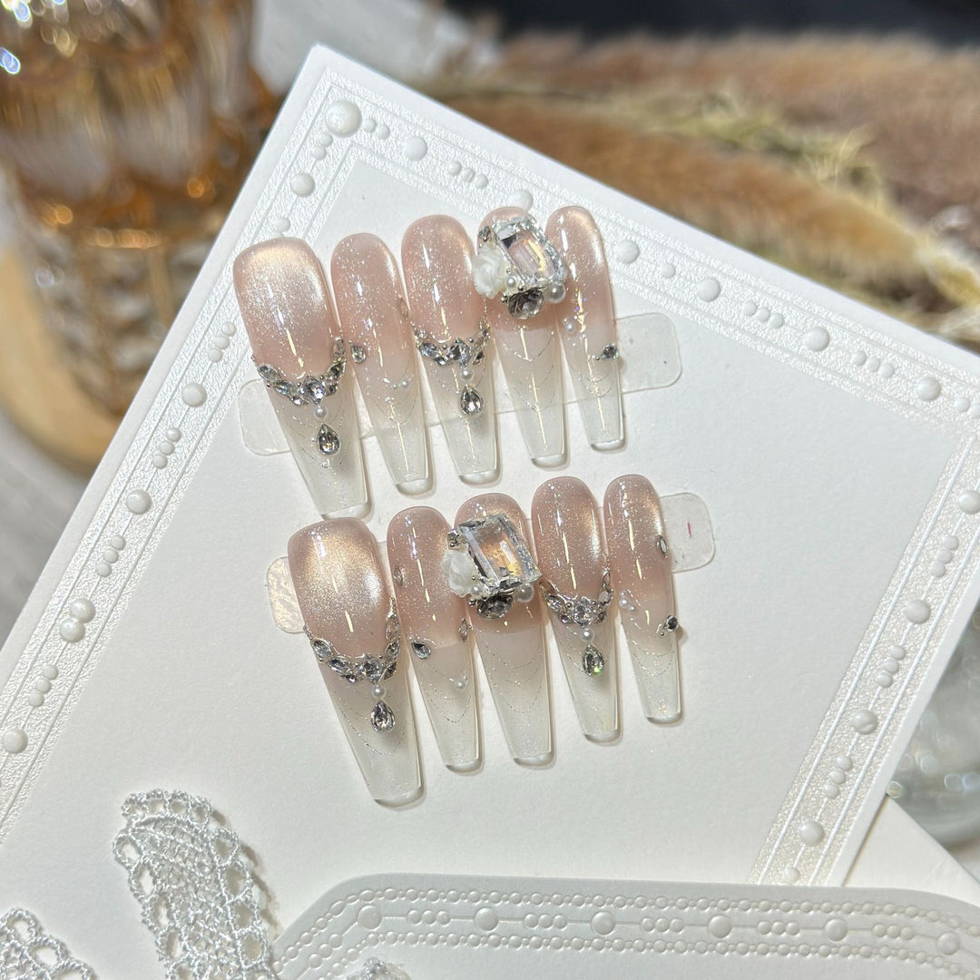 Elegant Rhinestone-Embellished Press-On Nail Set Bowlift