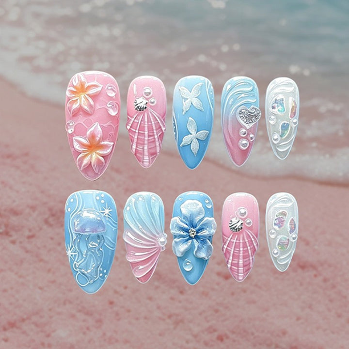 Creative nail art set with maritime accents Bowlift