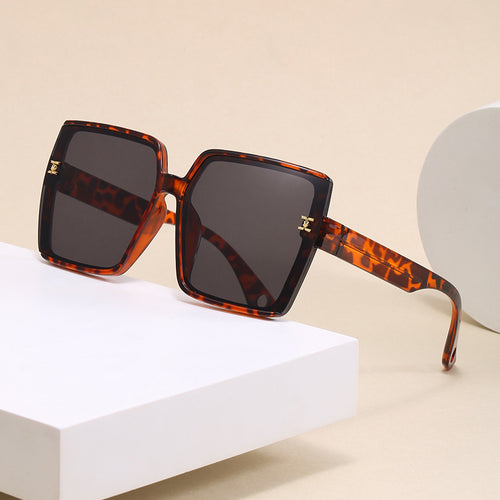 Women's fashion square sunglasses with luxurious frame Bowlift