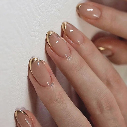 Elegant artificial nails with gold trim Bowlift