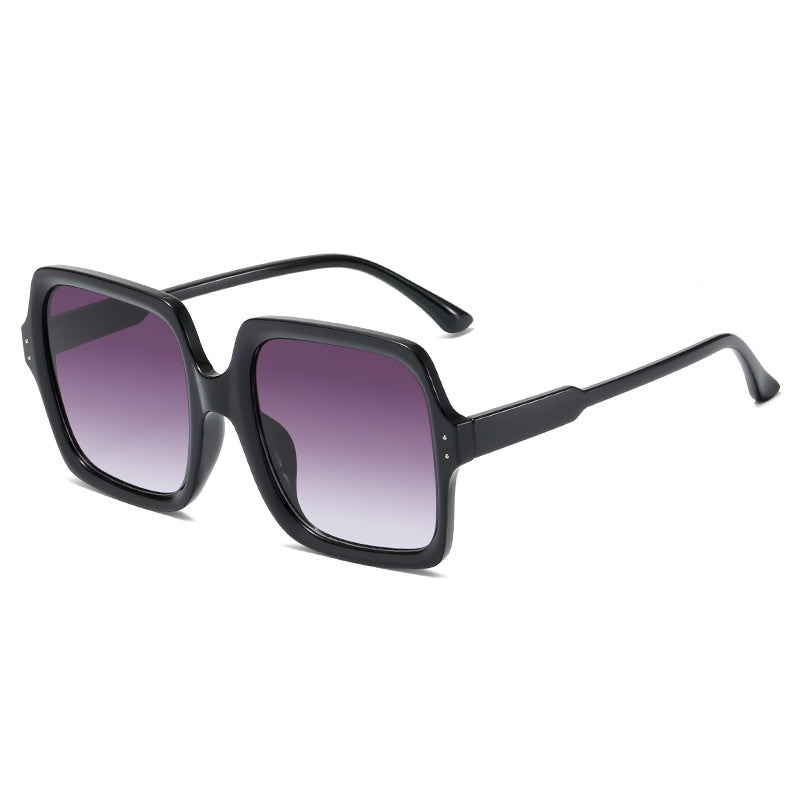 Women’s trendy oversized sunglasses with modern design Bowlift
