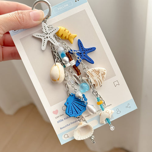 Playful keychain with maritime flair Bowlift