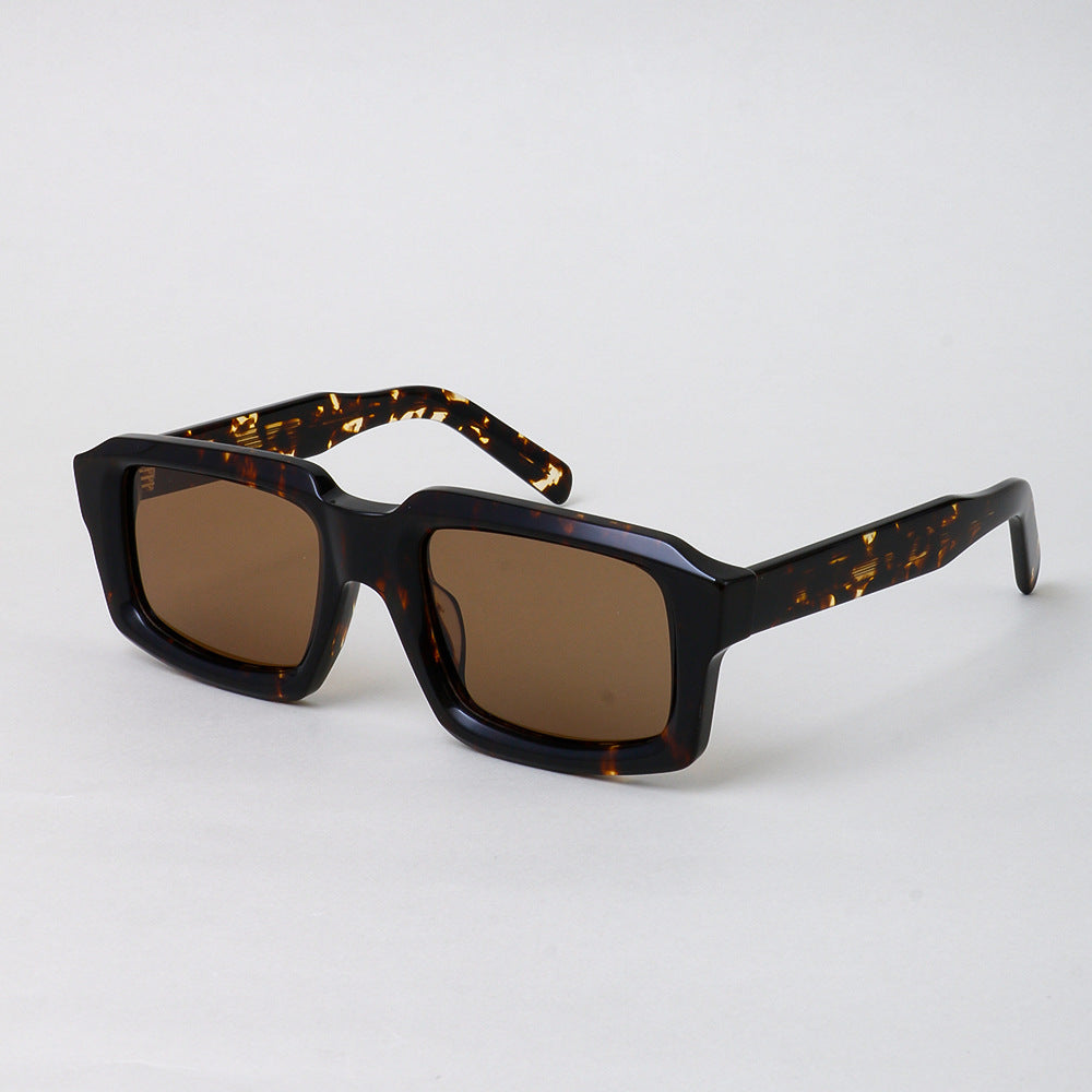 Women's sunglasses in a stylish and multifaceted design with a comfortable plastic frame Bowlift