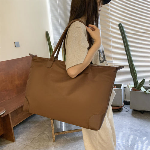 Spacious Weekend Tote Bag Bowlift