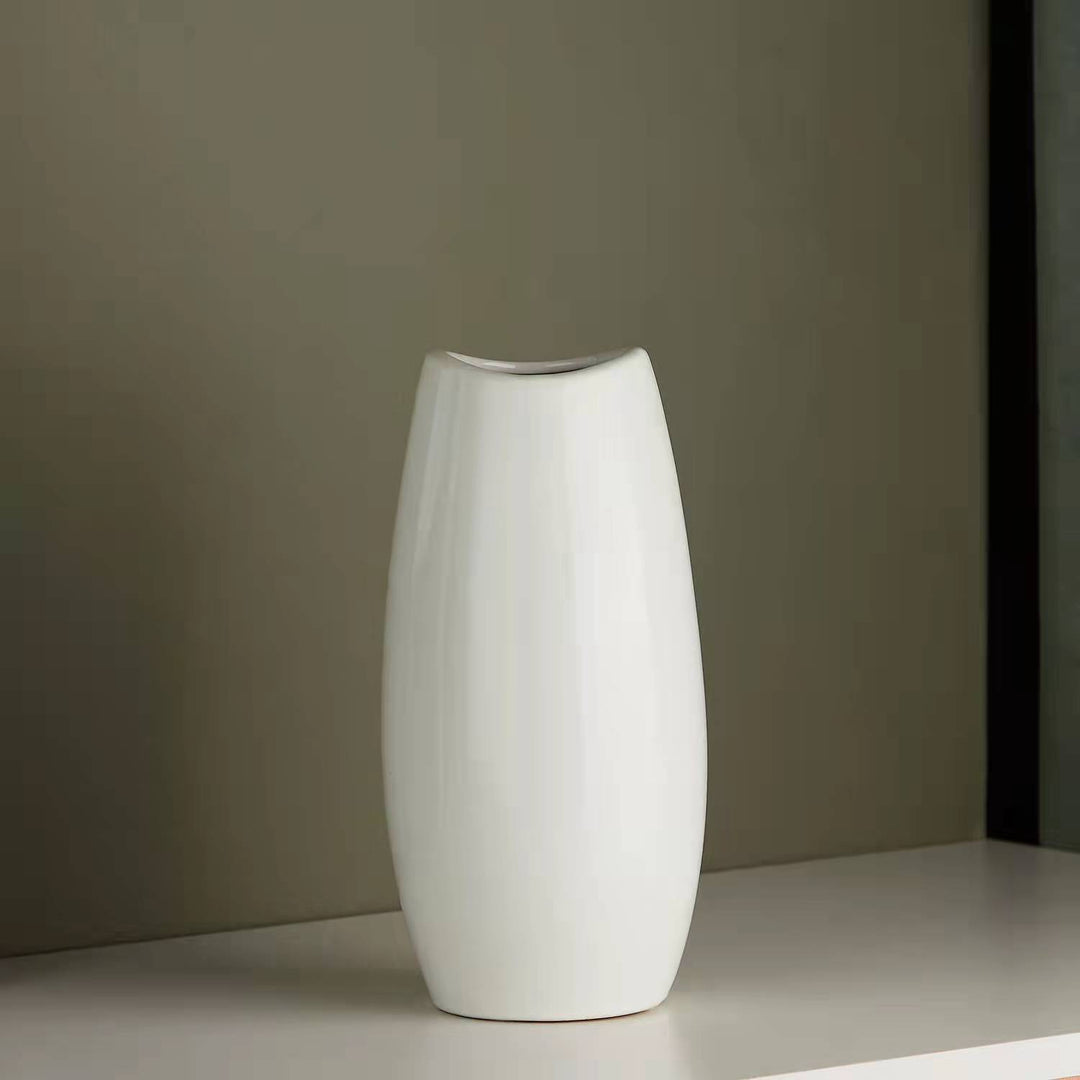 Elegant ceramic vase in modern design Bowlift
