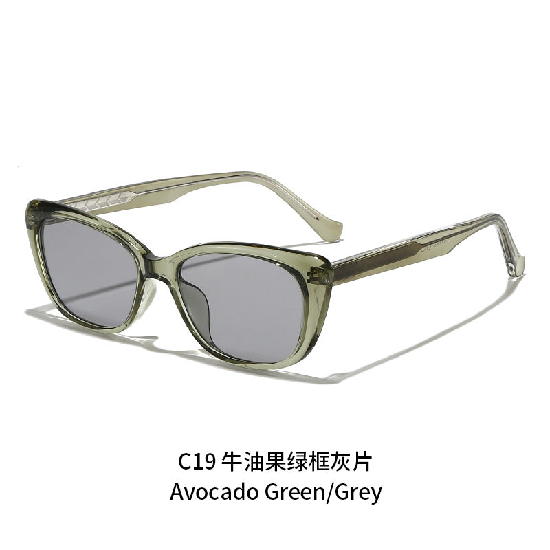 Ladies elegant sunglasses in modern cat-eye style Bowlift