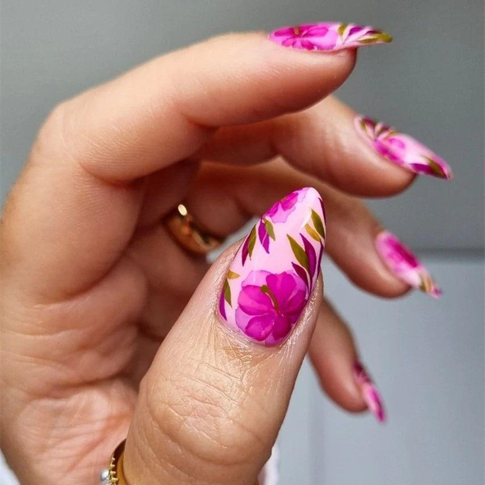 Artificial nails with exciting floral design Bowlift