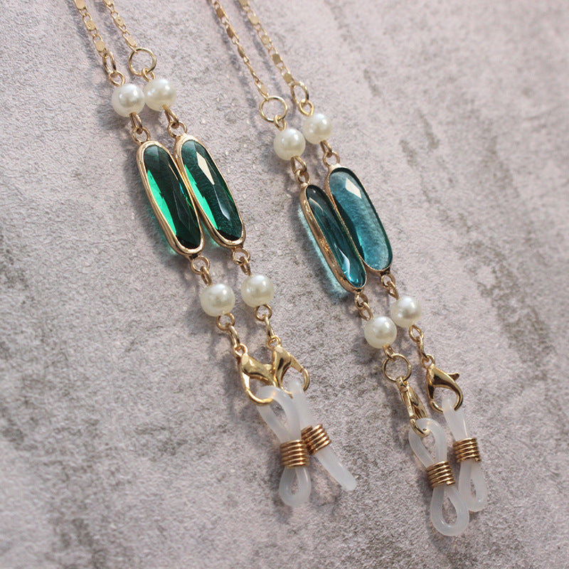 Elegant Necklace with Unique Pendant Bowlift