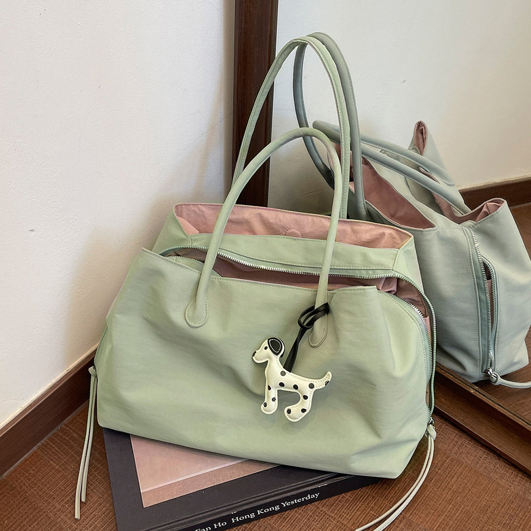 Elegant Handbag with Practical Interior Bowlift