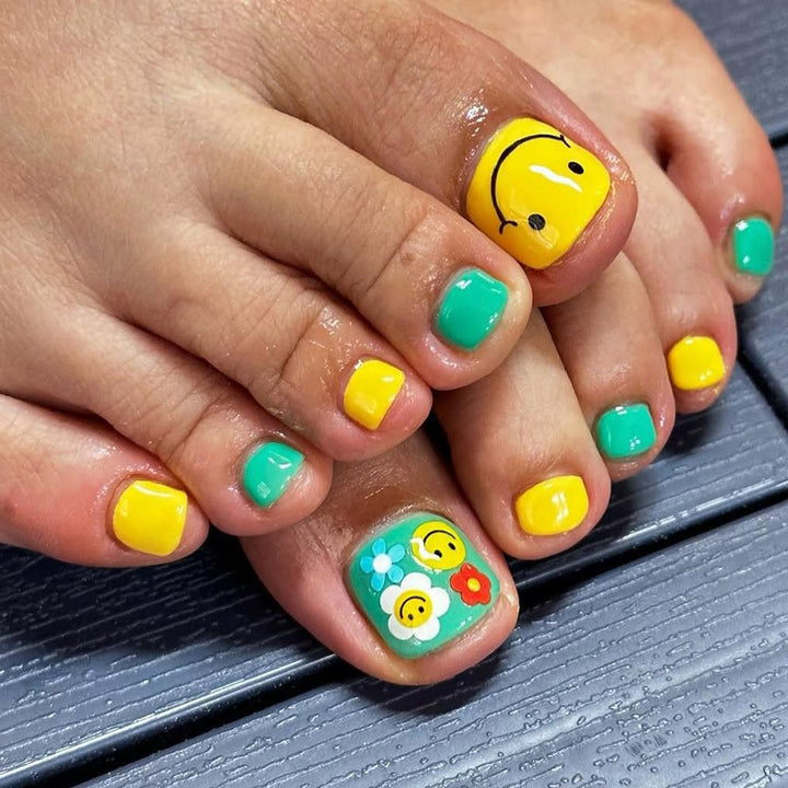 Elegant toenail art Bowlift