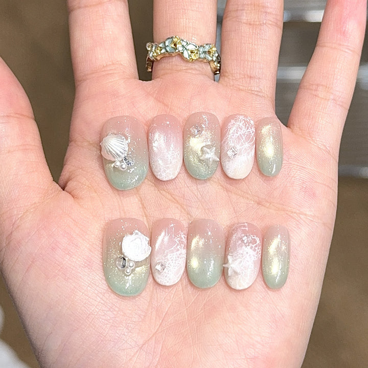 Artificial nail tips with maritime design and glitter effects Bowlift