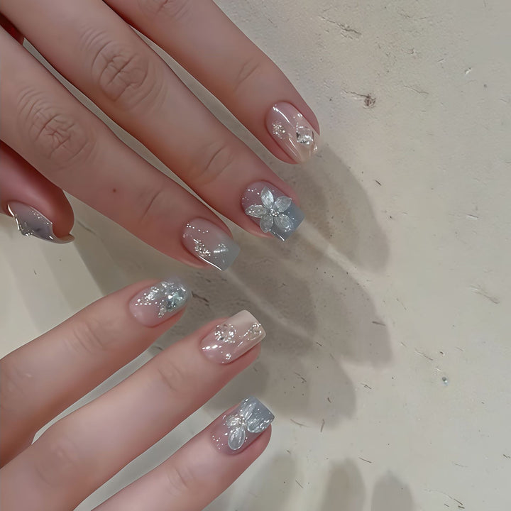 Art nails with floral accents Bowlift