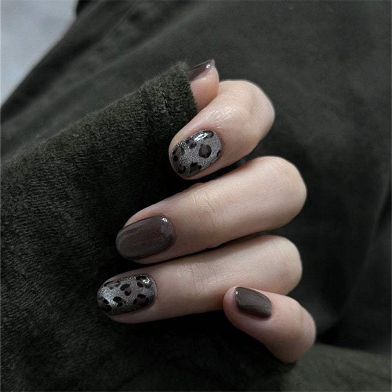 Artificial Nails in Elegant Animal Print Design Bowlift