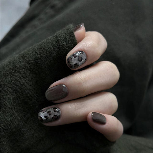 Artificial Nails in Elegant Animal Print Design Bowlift