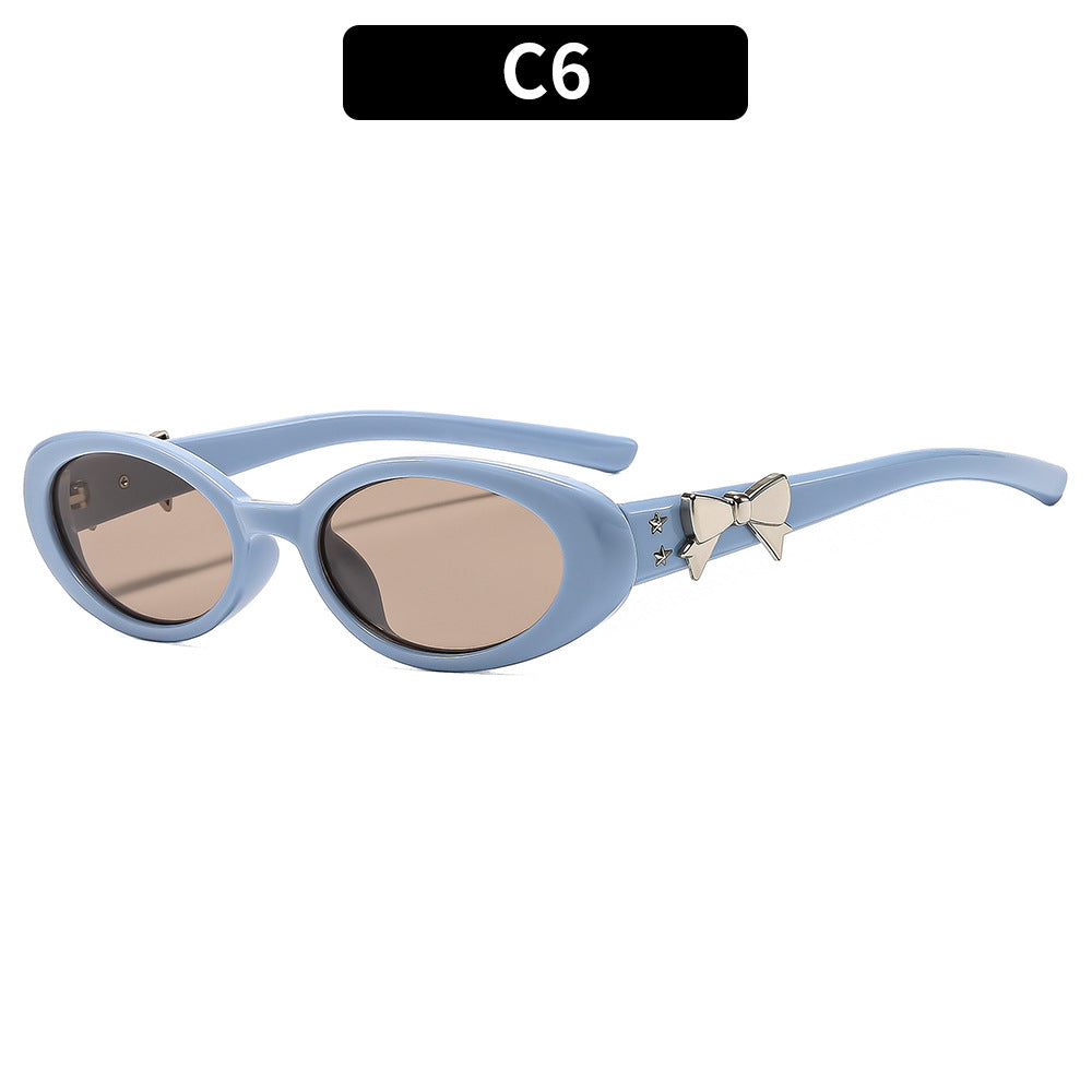 Vintage-Inspired Oval Frame Sunglasses