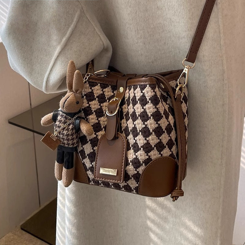Chic Bucket Bag Bowlift