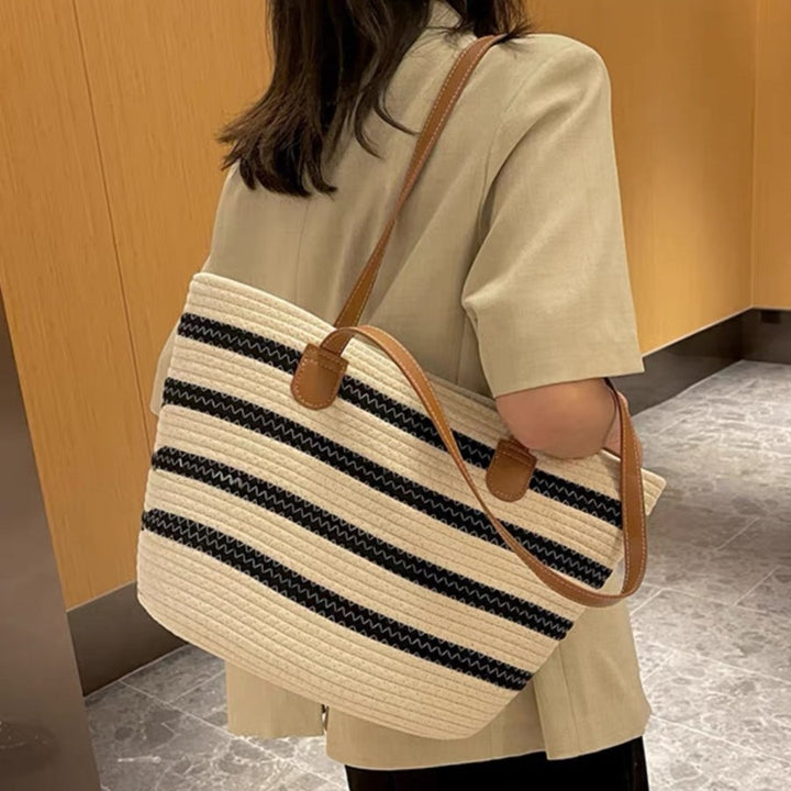 Stylish straw bag with contrasting stripes Bowlift