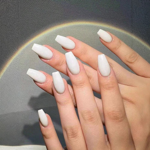 Artificial nails with elegant high-gloss finish Bowlift