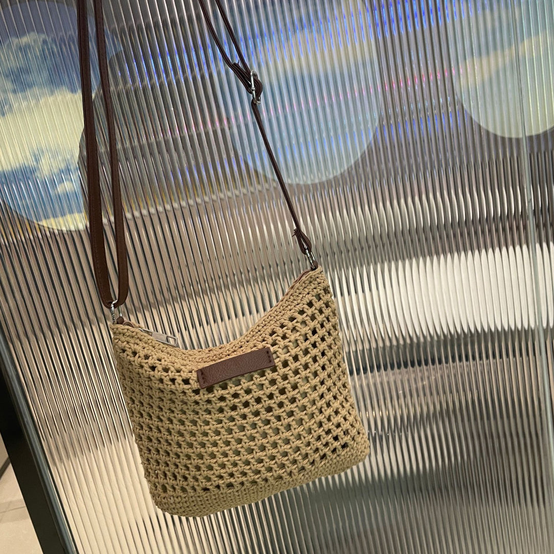 Hand-knotted shoulder bag in modern design Bowlift