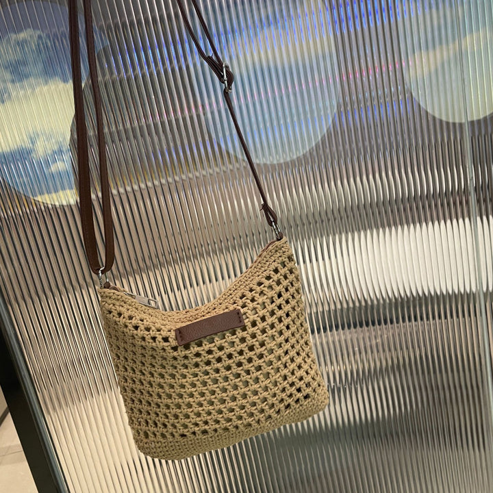 Hand-knotted shoulder bag in modern design Bowlift