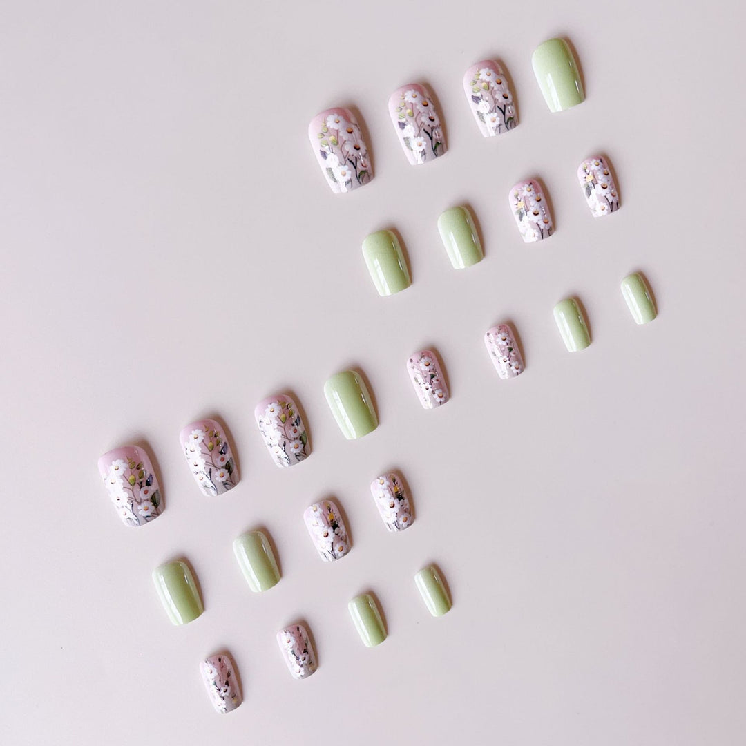 Artificial nail set with floral 3D applications Bowlift