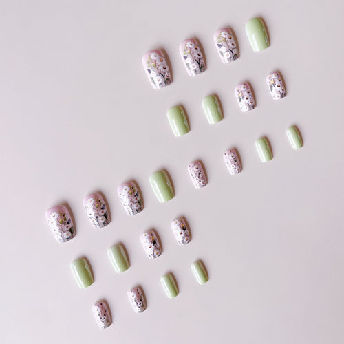 Artificial nail set with floral 3D applications Bowlift