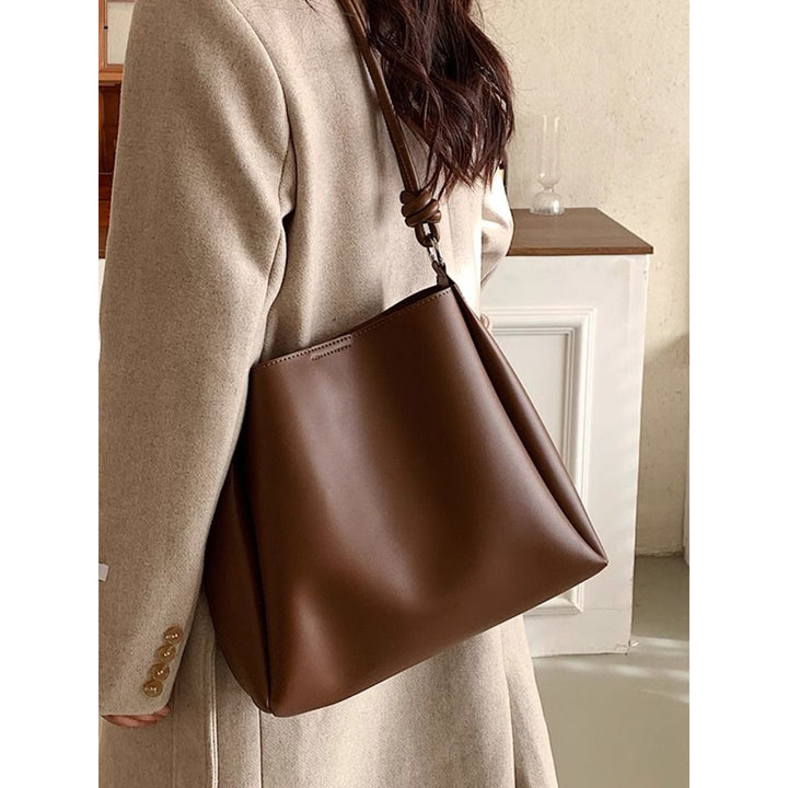 Sleek Minimalist Shoulder Bag Bowlift