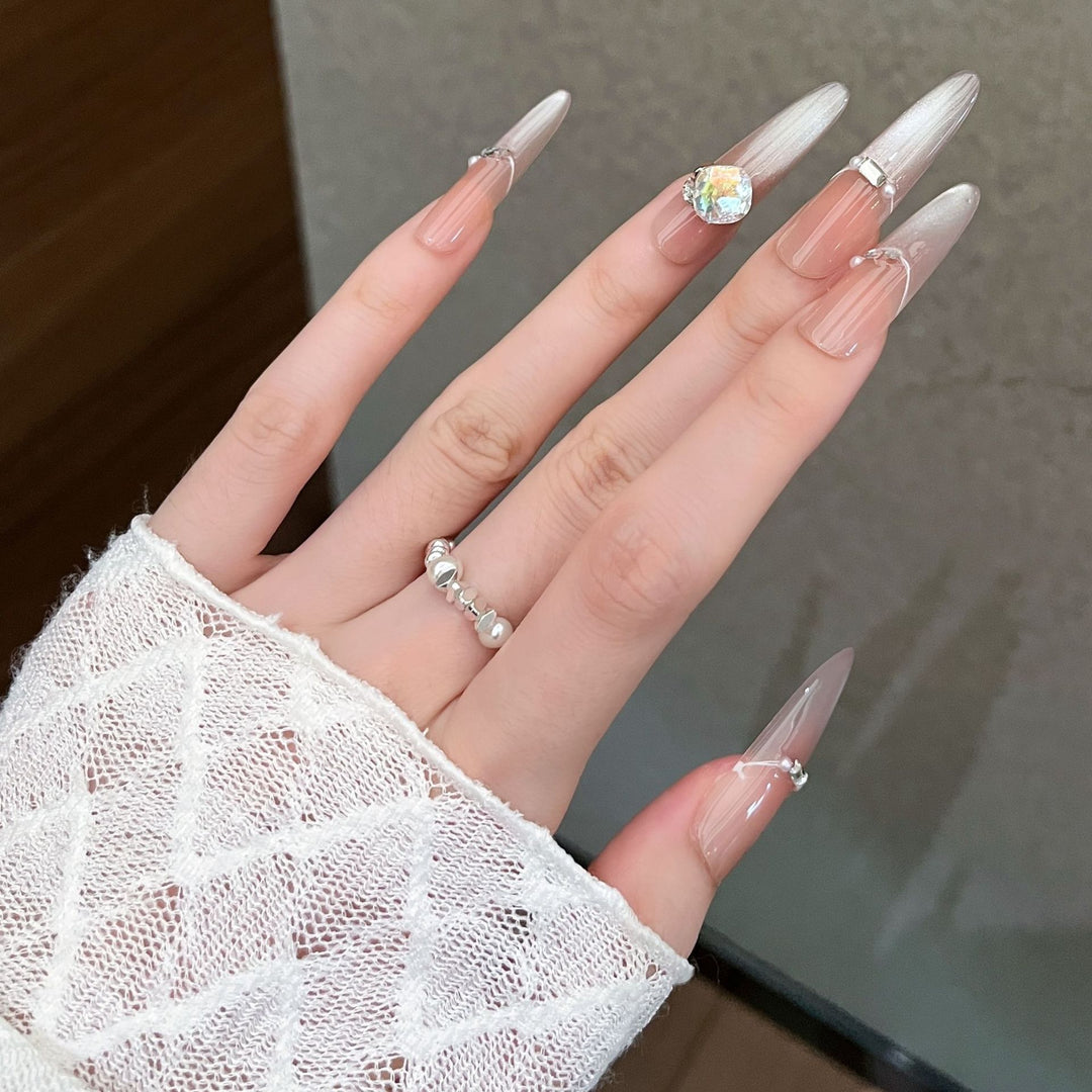 Glamorous Press-On Nail Set Bowlift