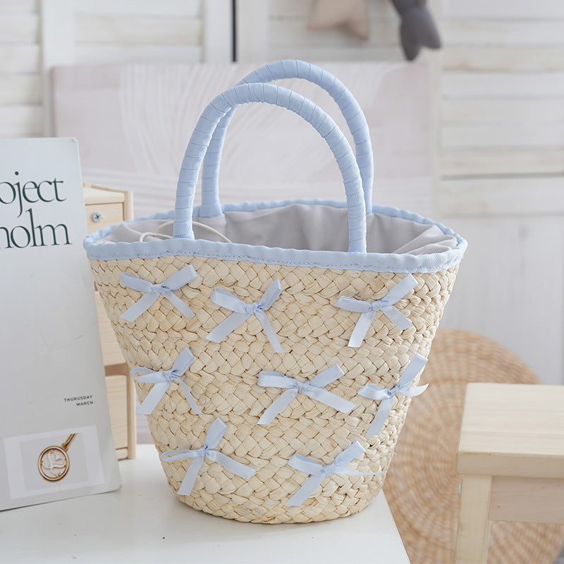 Basket bag with delicate bows and padded edge Bowlift