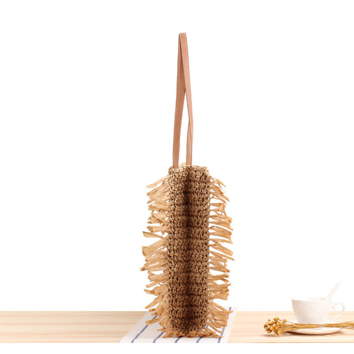 Beach bag with fringed design made of natural woven material Bowlift
