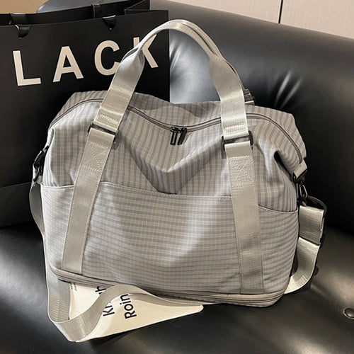 Sporty travel bag with practical storage and adjustable shoulder straps Bowlift