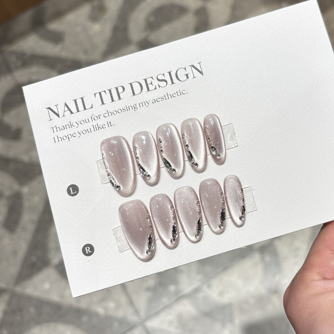 Elegant artificial nail tips with glitter effects Bowlift