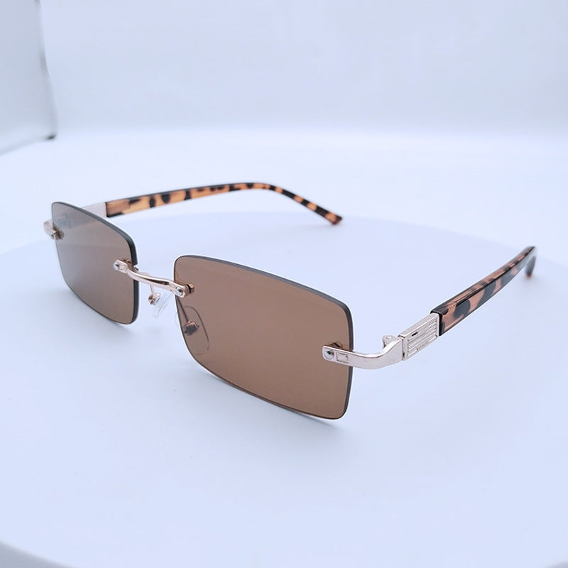 Women's fashionable rectangular sunglasses with unique design feature Bowlift