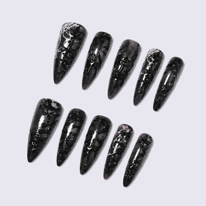 Nail art set with glamorous Gothic design Bowlift
