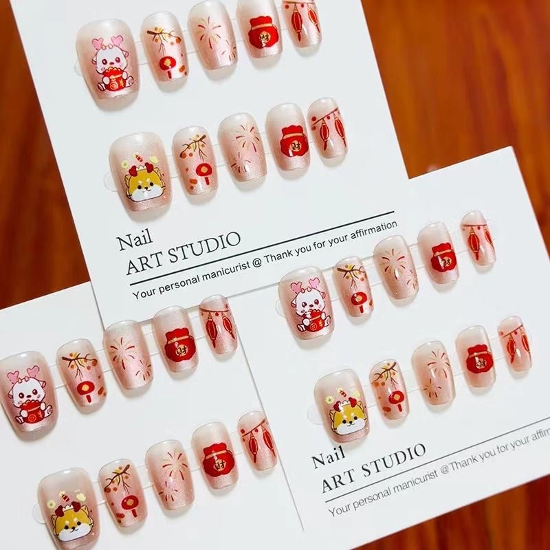 Creative nail art with fantasy motifs Bowlift