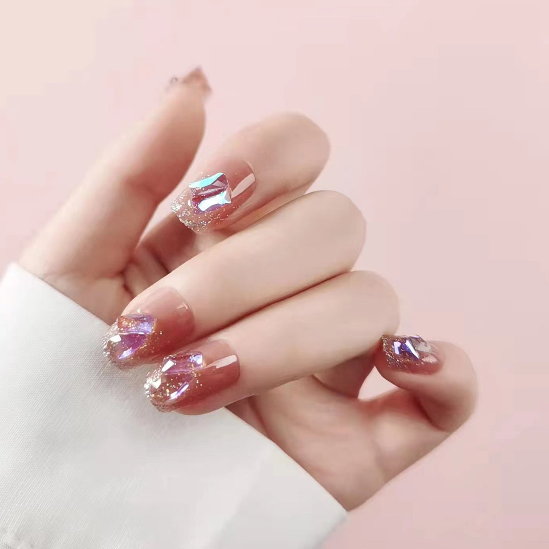Artful and creative gel nails Bowlift