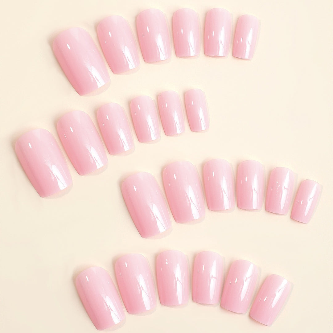 Artificial nails in natural look Bowlift