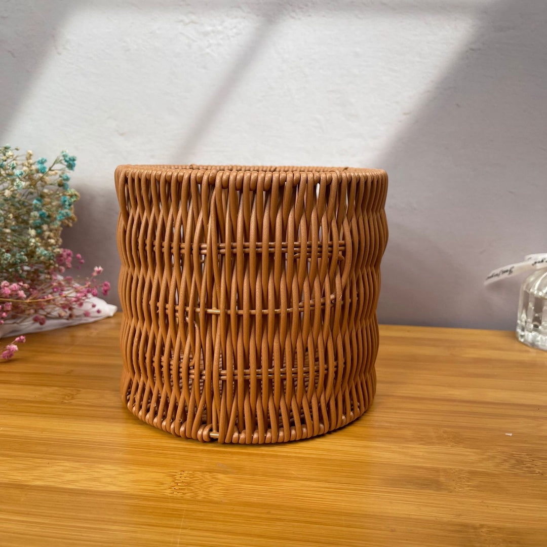 Women's stylish rattan container with pearl handle Bowlift