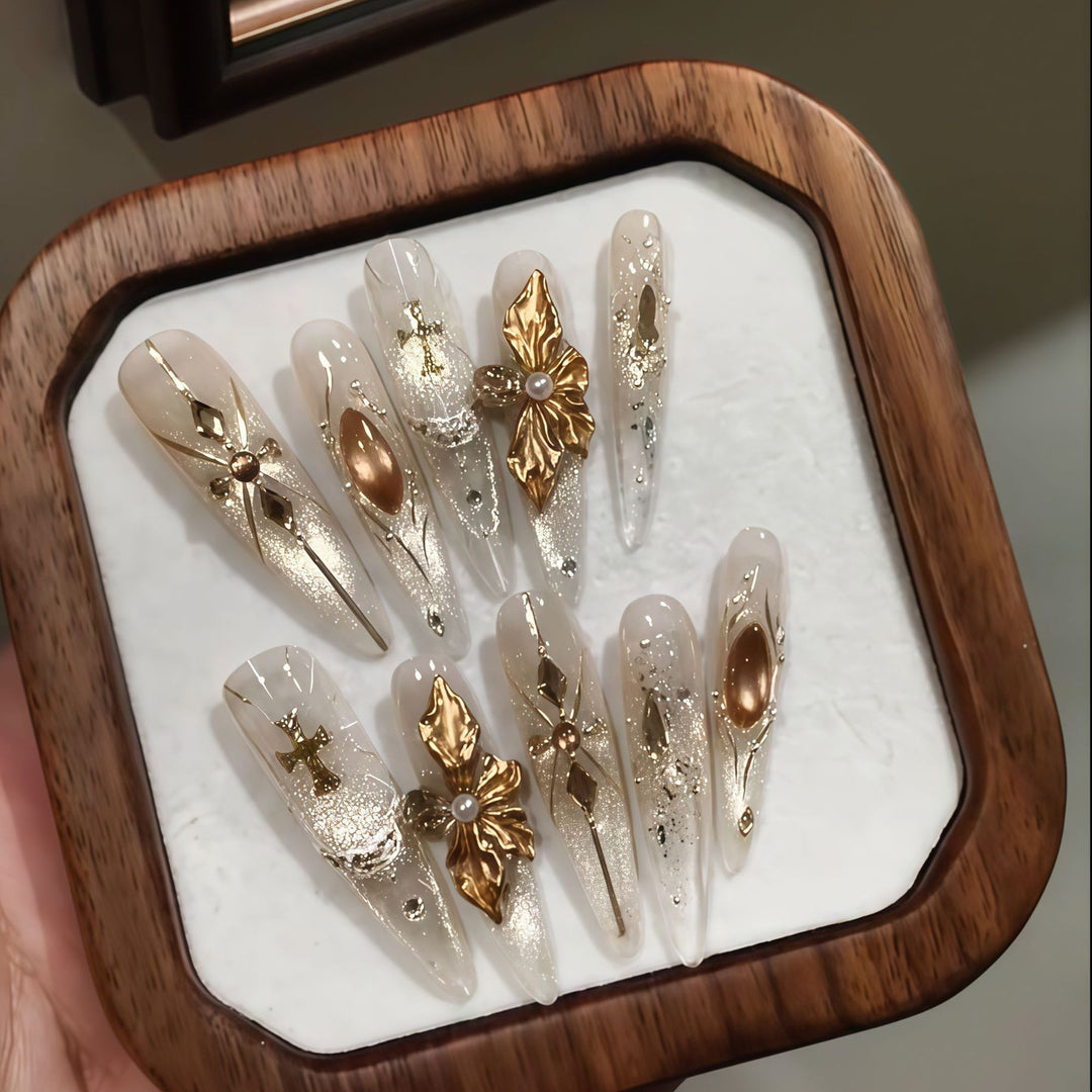 Artificial Nails in Elegant Gold Design Bowlift