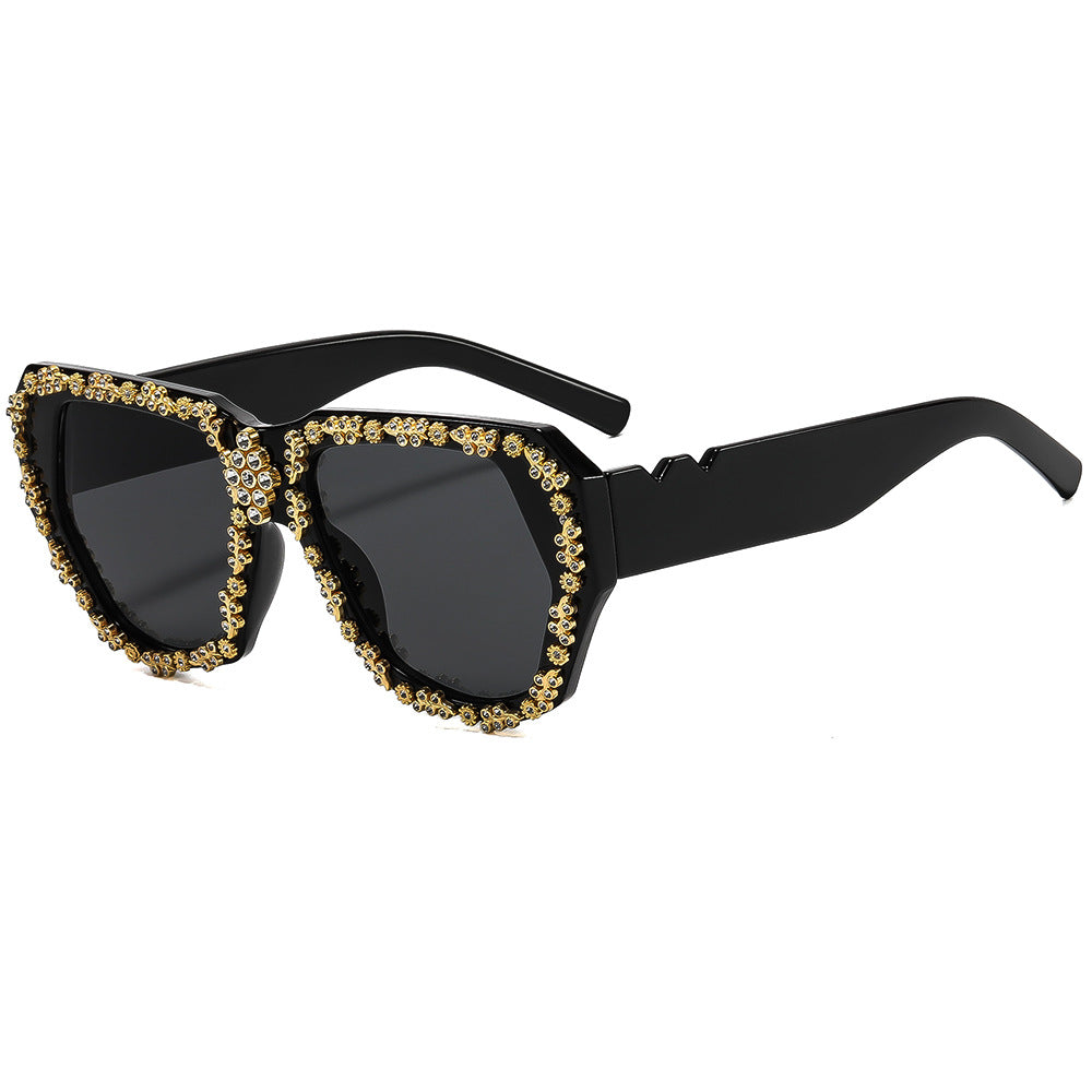 Women's fashionable sunglasses with opulent crystal frame Bowlift