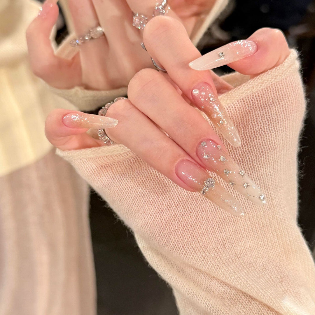 Artificial nails with elegant ombre effect Bowlift