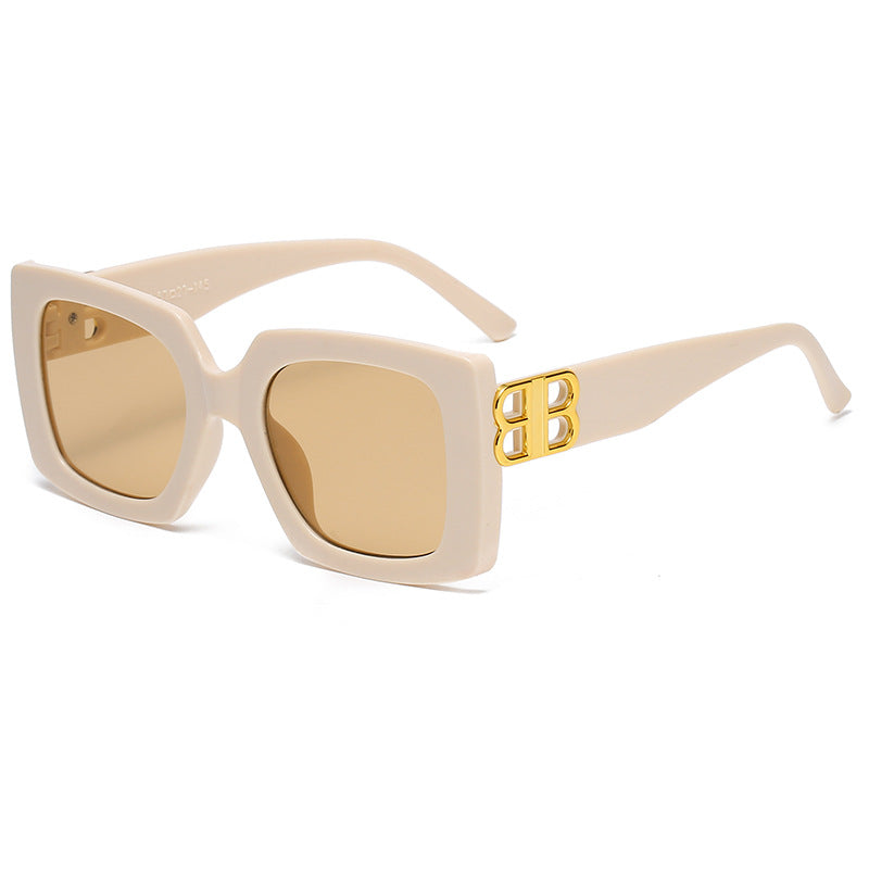 Ladies oversized sunglasses with elegant design and luxurious details Bowlift