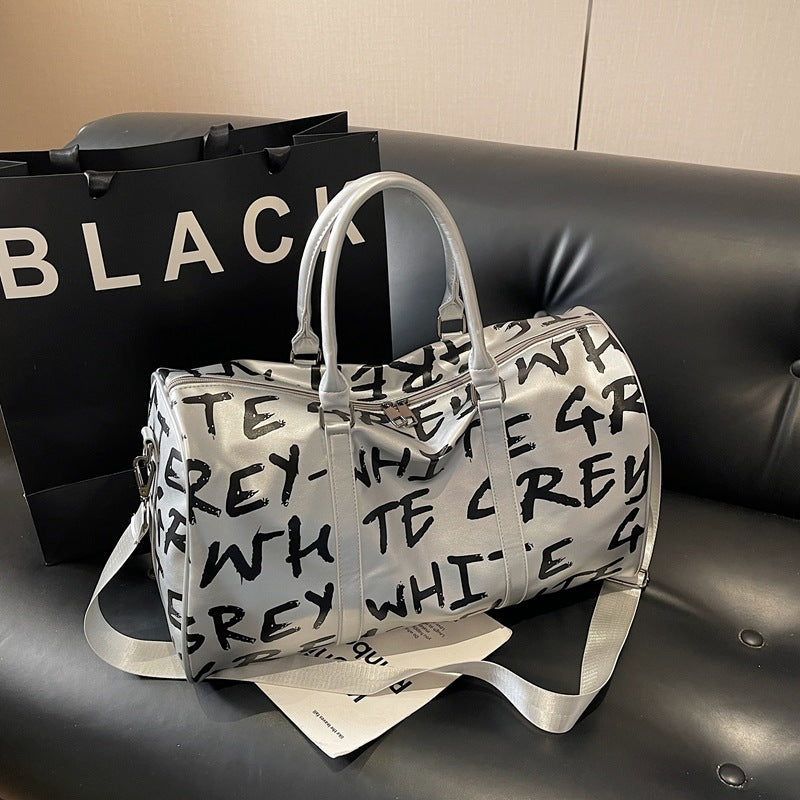 Sporty travel bag with innovative lettering Bowlift