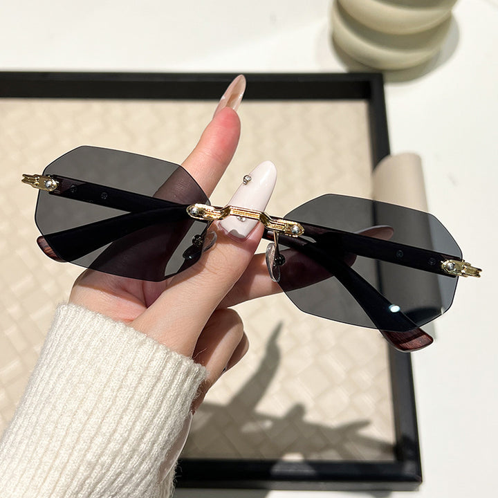 Women's futuristic sunglasses with geometric frame and wood details Bowlift