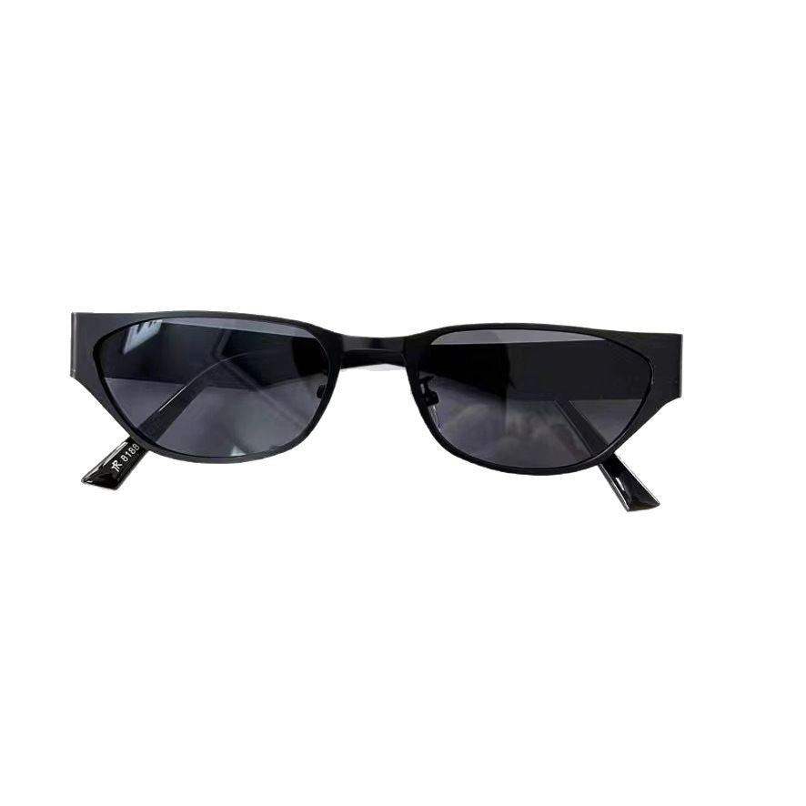 Fashionable sunglasses with elegant design Bowlift