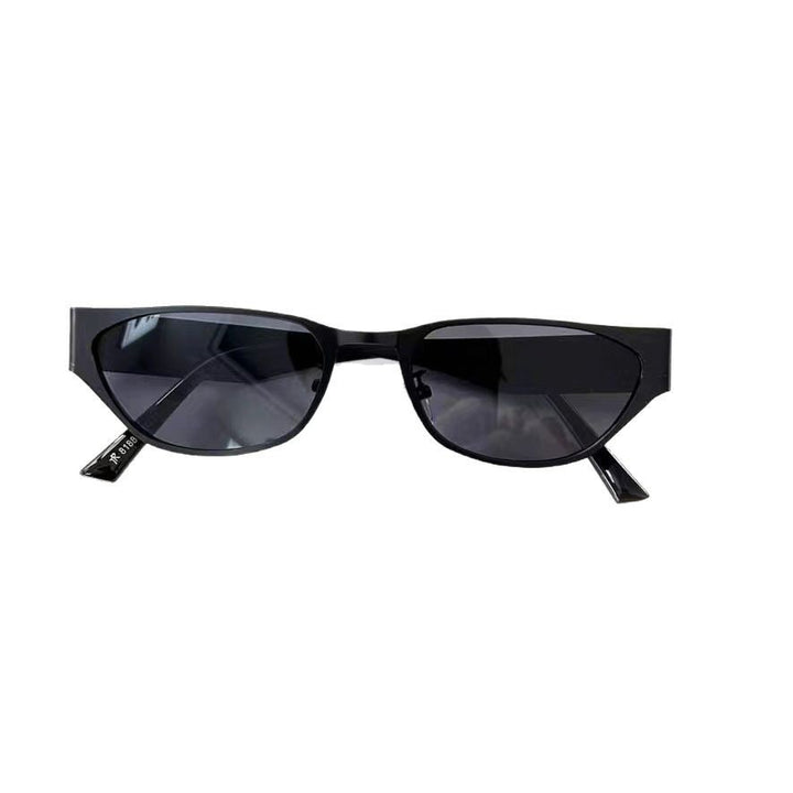 Fashionable sunglasses with elegant design Bowlift